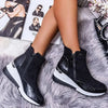 Elegância sem esforço: Botas de tornozelo de cunha com fecho lateral para mulher